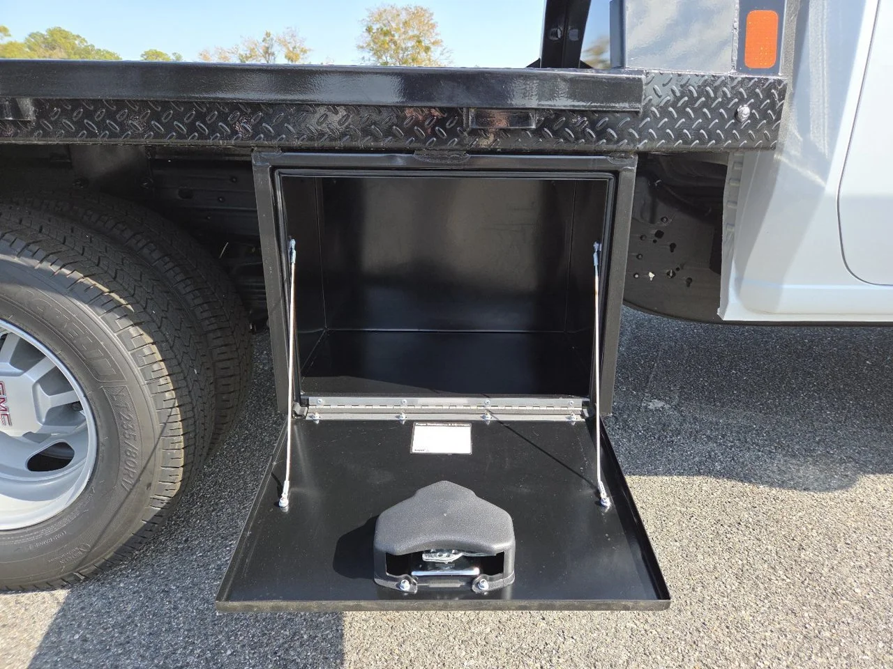 New 2026 Summit White GMC Pro image 28