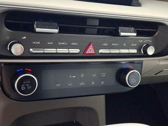 New 2026 White Hyundai SE FWD image 19