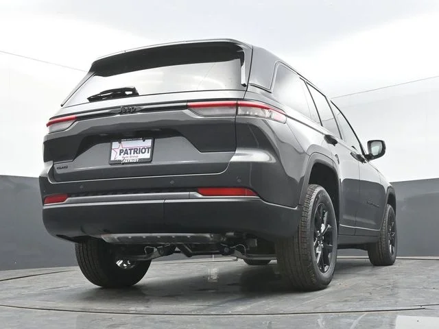 New 2026 Baltic Gray Metallic Clear-Coat Exterior Paint Jeep Altitude image 42