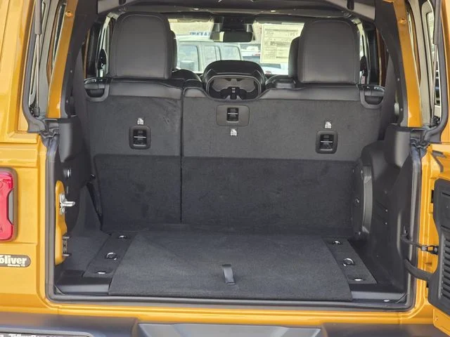 New 2026 Goldilocks Exterior Paint Jeep Sahara image 9