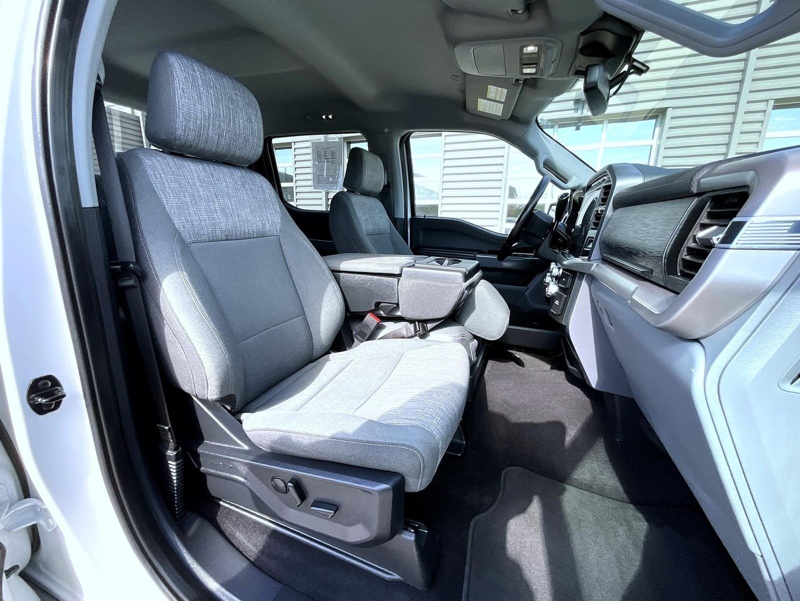 Used 2023 Oxford White Ford XLT image 16