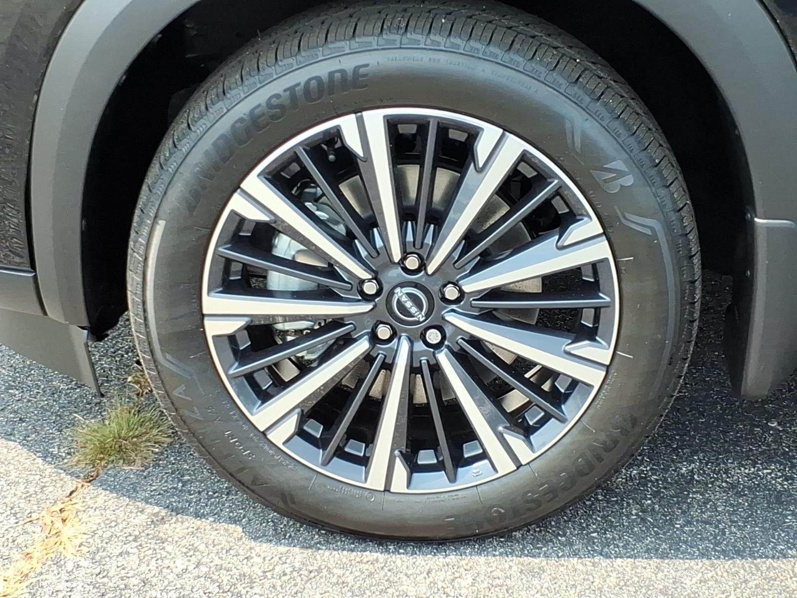 New 2026 Super Black Nissan Platinum image 4