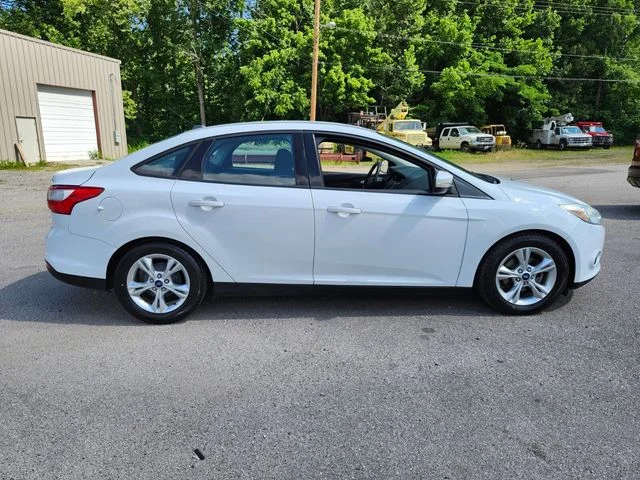 Used 2014 White Ford SE image 9