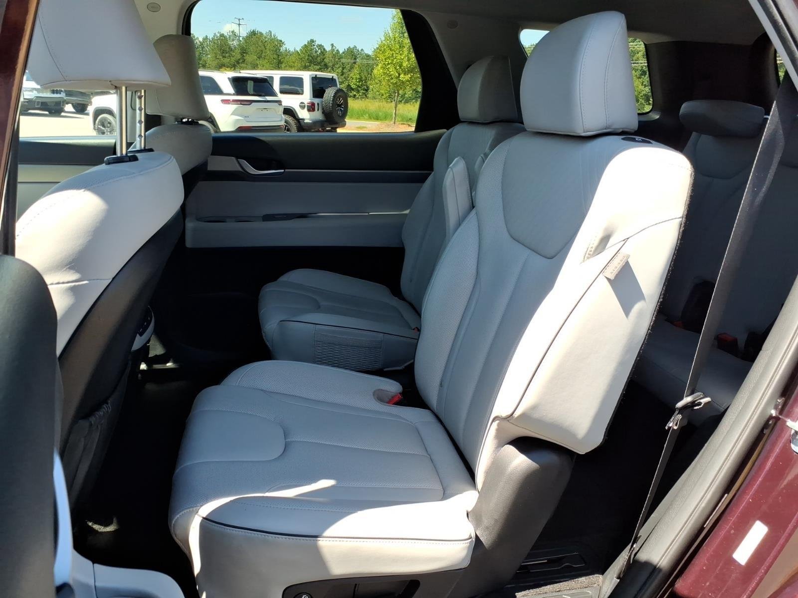 Used 2024 Sierra Burgundy Hyundai SEL 7P image 18