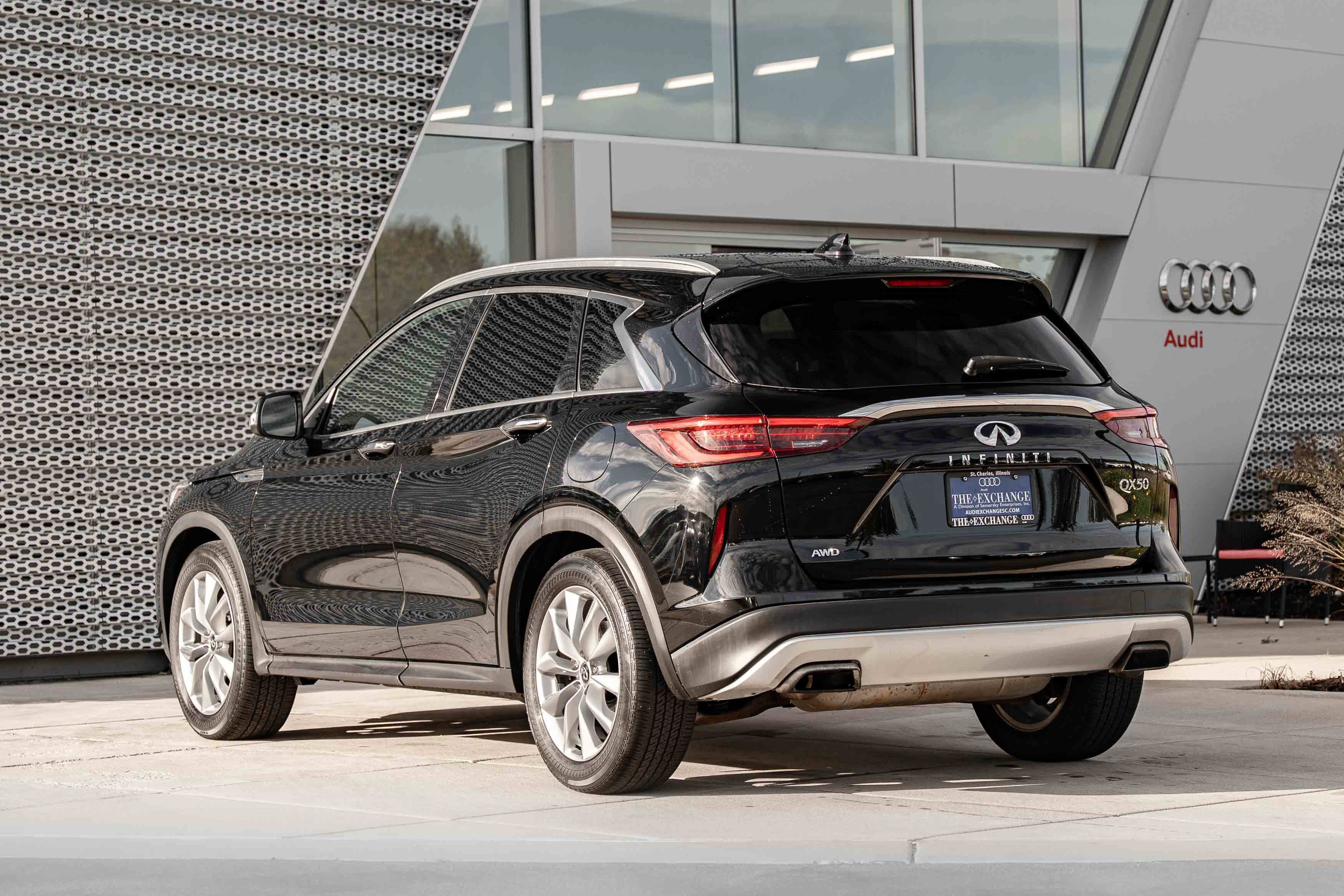 Used 2019 Black Obsidian INFINITI LUXE image 5