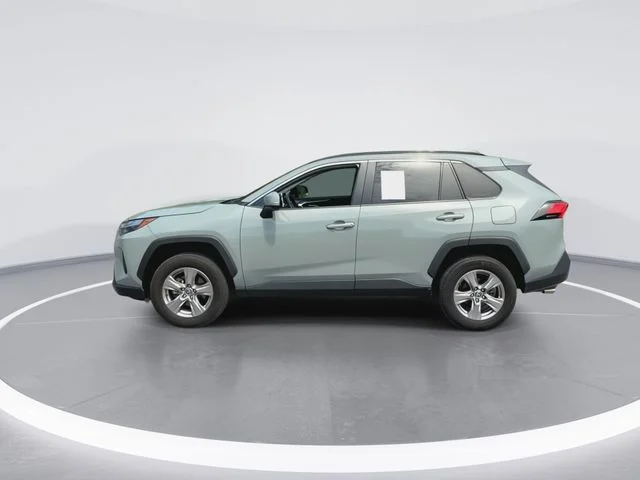 Used 2023  Toyota XLE image 6