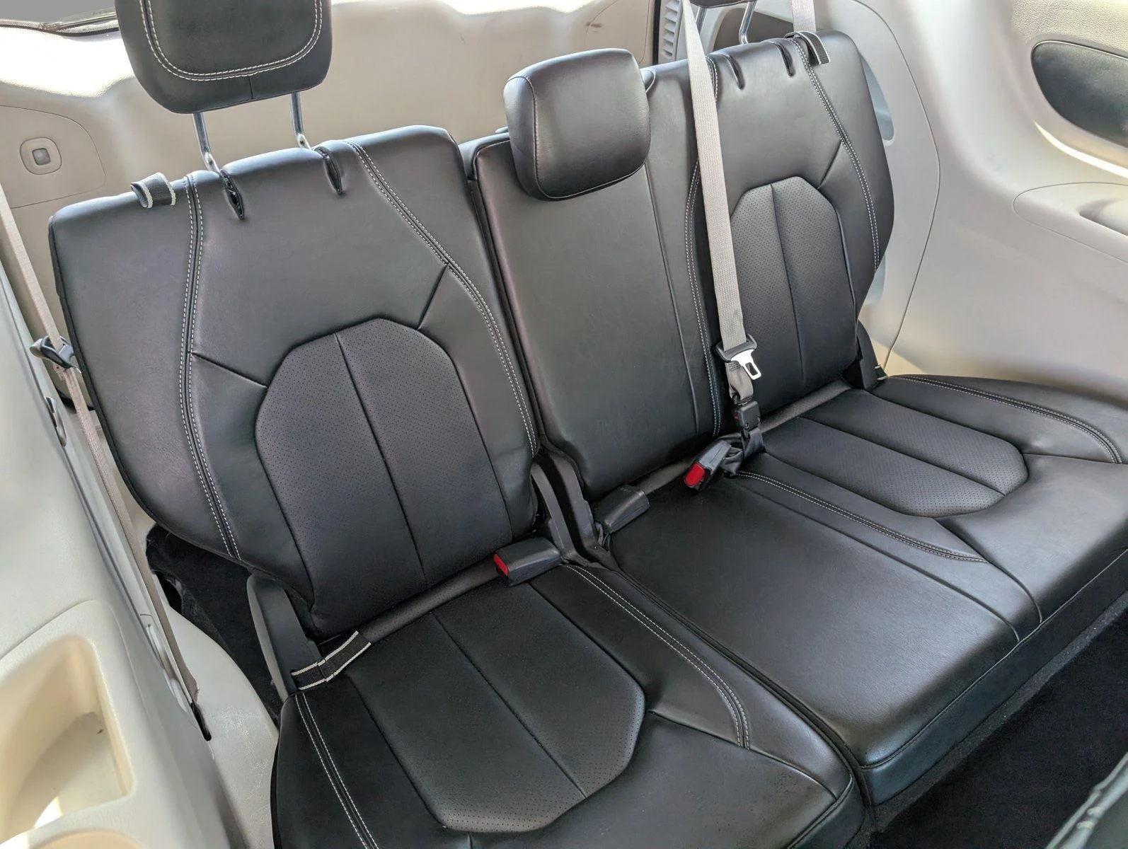 Used 2024 Silver Mist Clearcoat Chrysler Touring L image 35