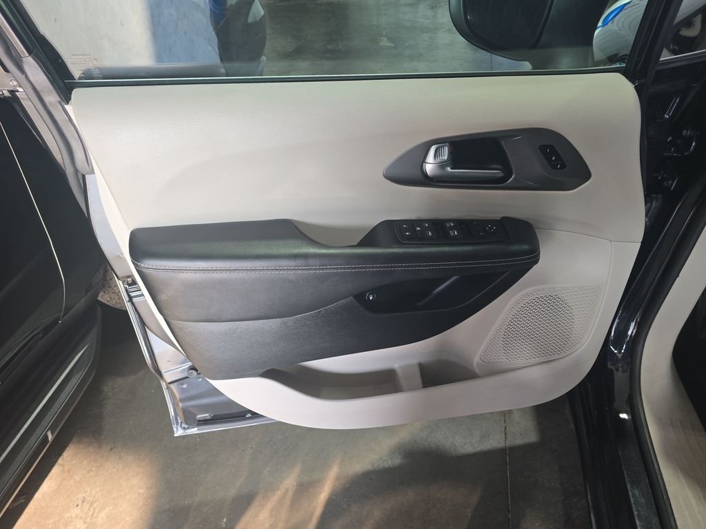 Used 2023 Black Chrysler Touring L image 12