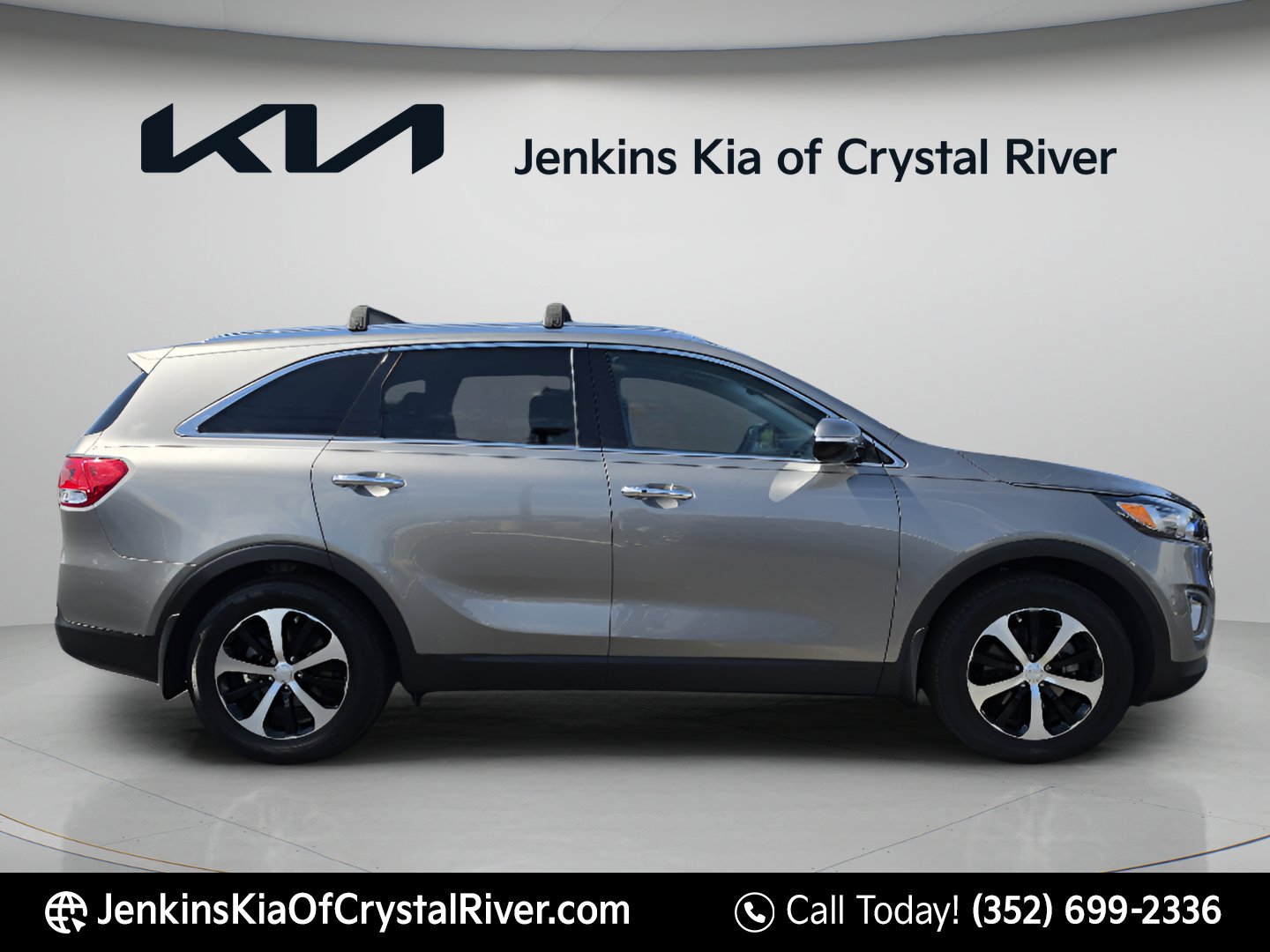 Used 2018 Titanium Silver Kia EX V6 image 3