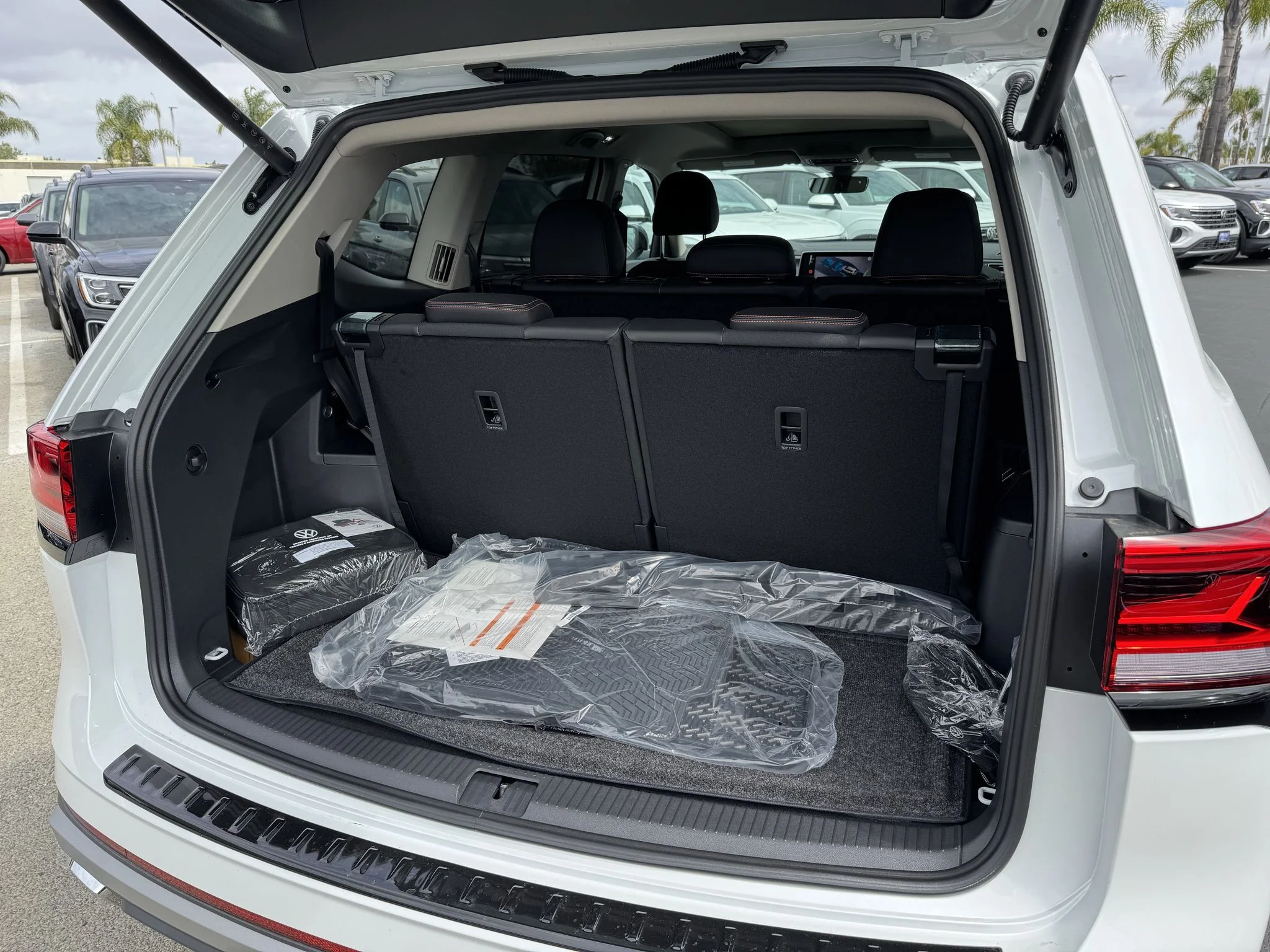 New 2026 Opal White Pearl Volkswagen 2.0T Peak Edition image 35