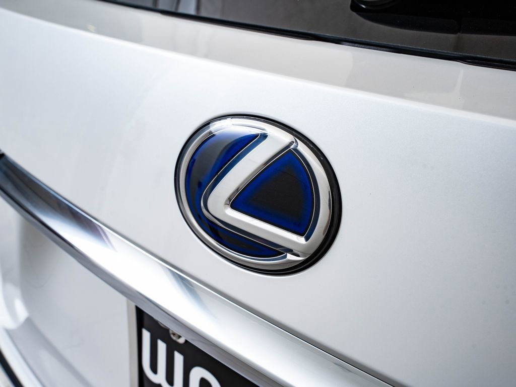 Used 2022 White Pearl Lexus 450hL Luxury image 18