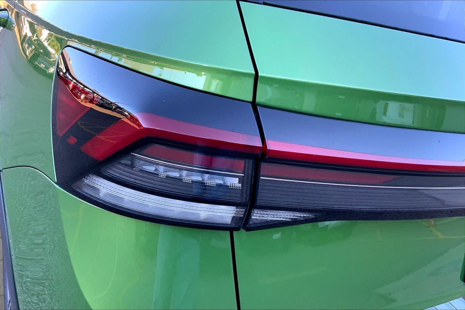 New 2027 Bright Moss Gre Volkswagen SE image 14