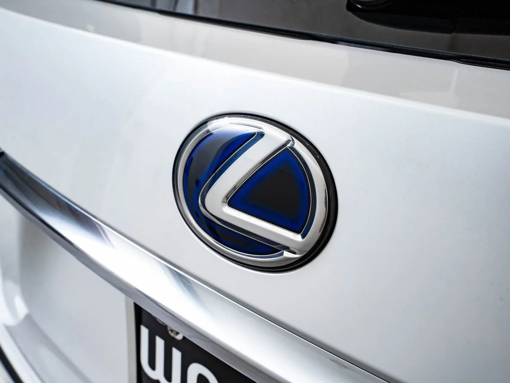 Used 2022 White Pearl Lexus 450hL Luxury image 18