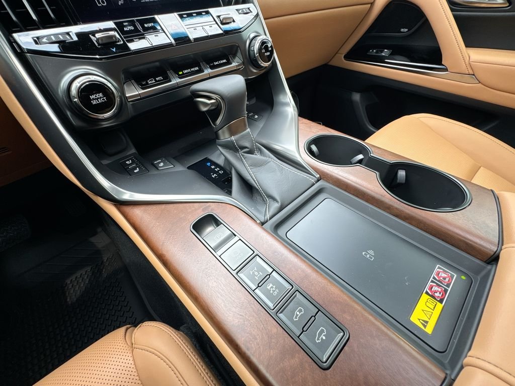 New 2026 Eminent White Pearl Lexus PREMIUM image 29