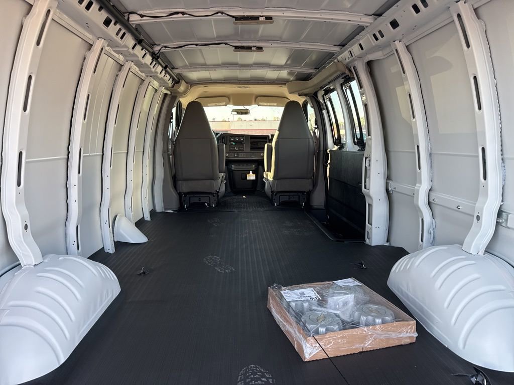 2025 Chevrolet Express Cargo Work Van - Photo 20