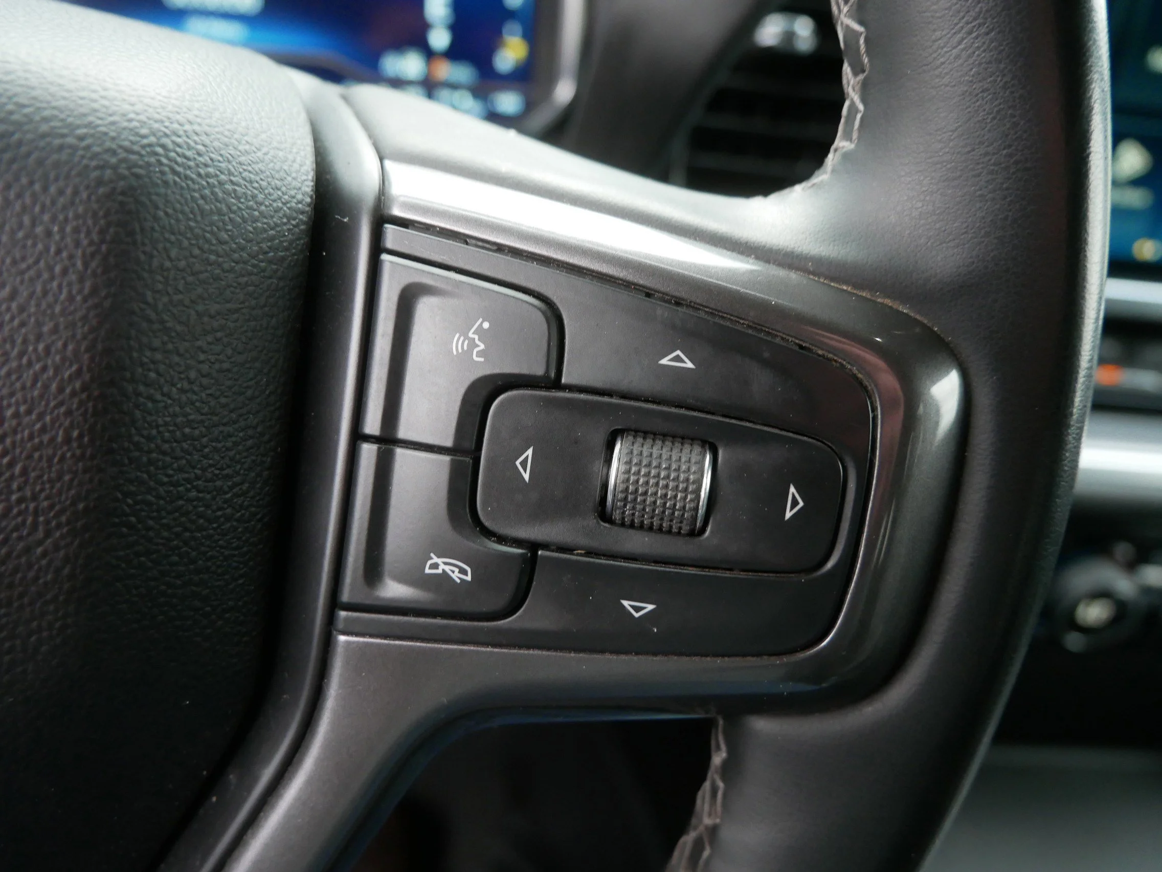 Used 2025 Iridescent Pearl Tricoat Chevrolet High Country image 30