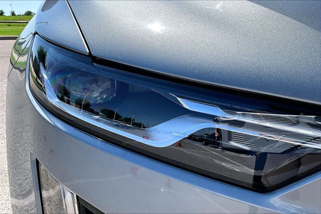 Used 2025 Silver Cadillac Premium Luxury image 32