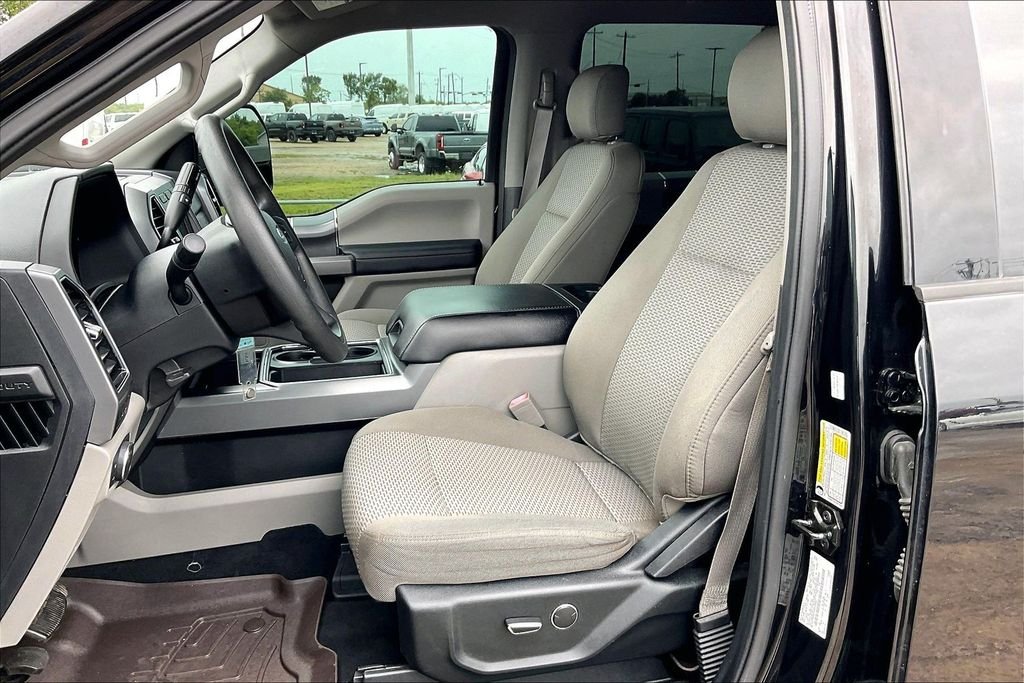 Used 2019 Agate Black Metallic Ford XLT image 18