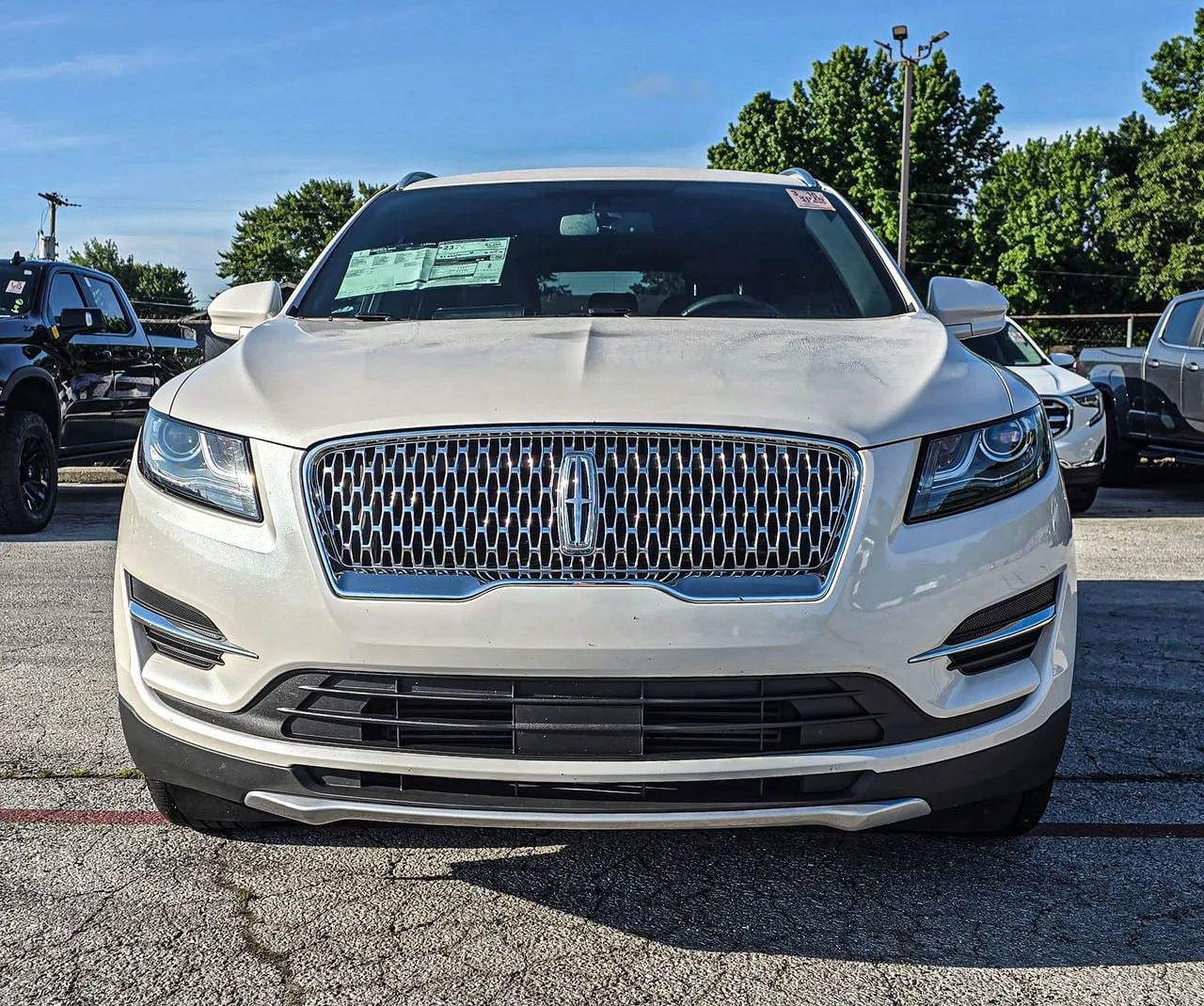 Used 2019 White Lincoln Standard image 1
