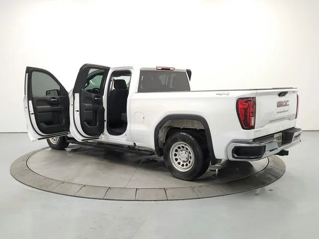 Used 2021 White GMC Base image 13