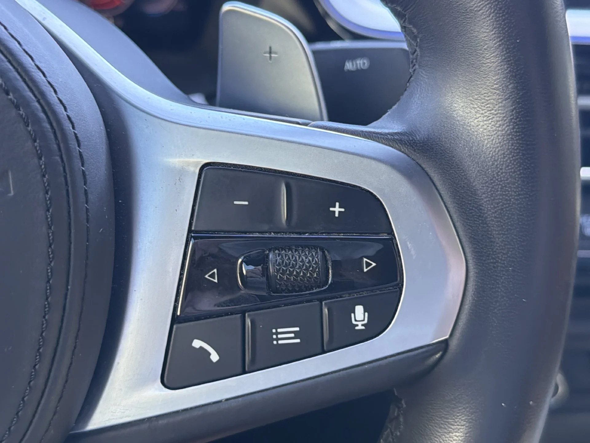 Used 2019 Black Sapphire Metallic BMW sDrive30i image 25