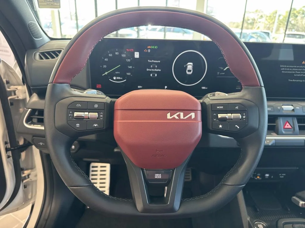 2025 Kia K4 GT-Line Turbo - Photo 10