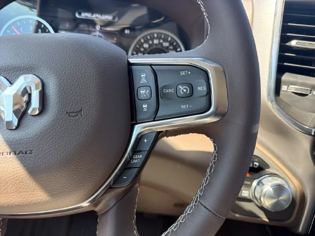 New 2027 Diamond Black Crystal Pearl-Coat Exterior Paint RAM Laramie image 29