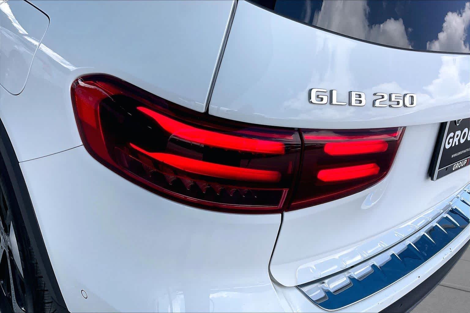 Used 2025 Polar White Mercedes-Benz GLB 250 image 29