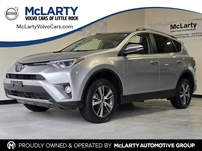 Used 2018 Silver Sky Metallic TOYOTA XLE AWD image 1