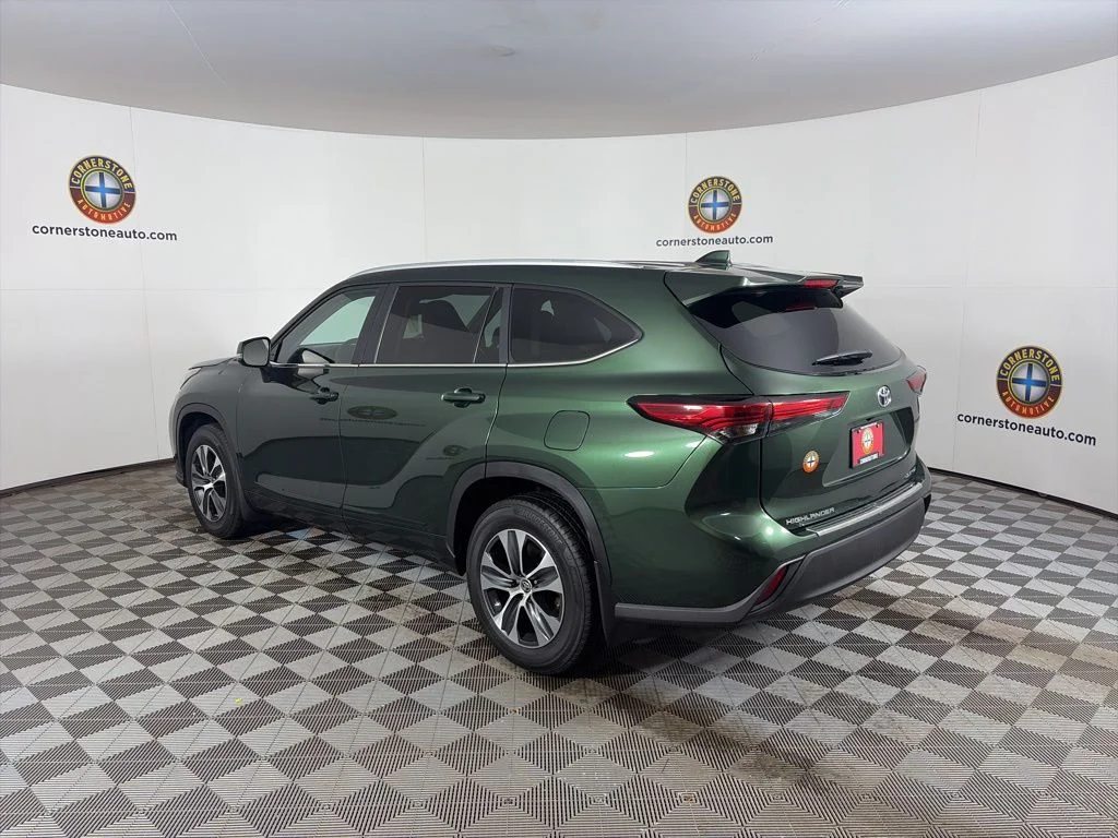 Used 2023  Toyota XLE image 21