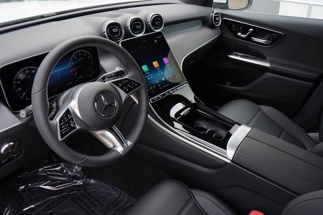 New 2026 Polar White Mercedes-Benz GLC 300 image 34