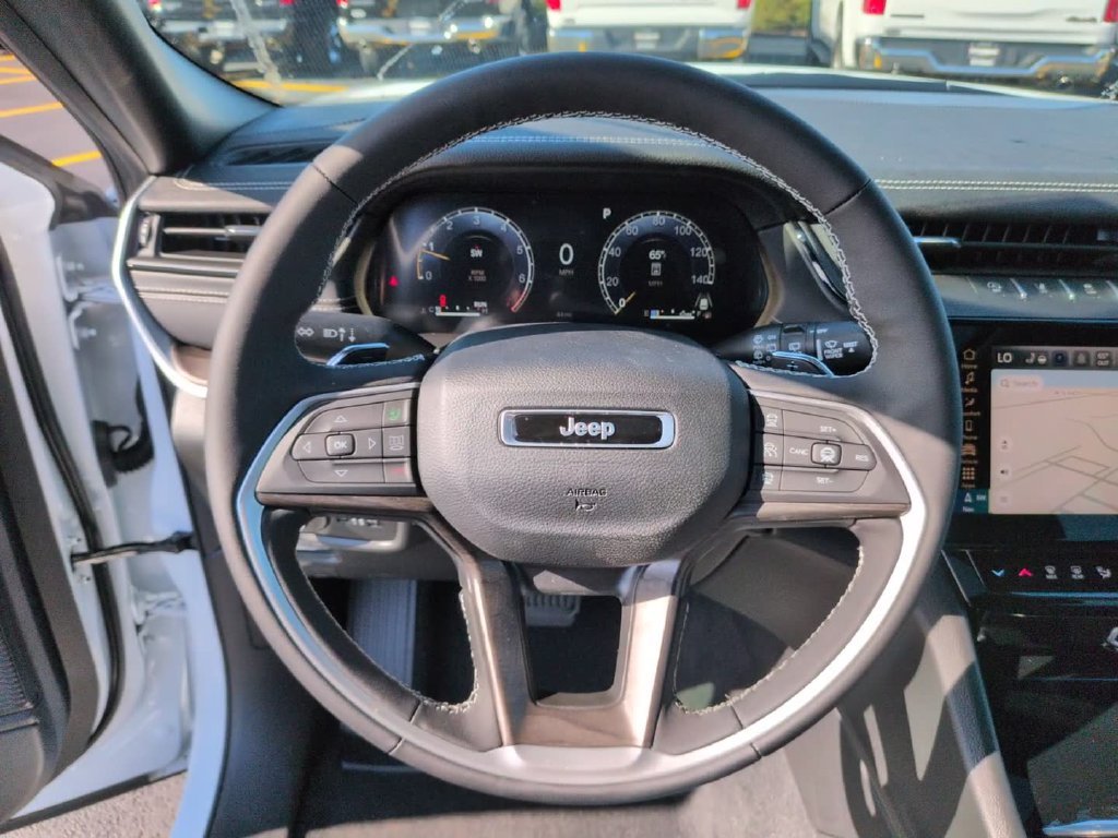 New 2027 White Jeep Laredo Altitude image 21