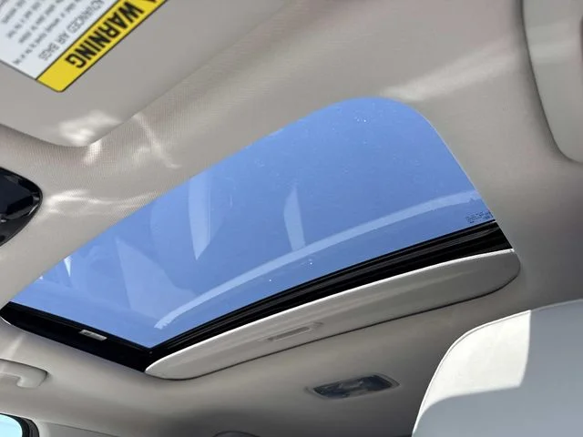 Used 2023 Gray Hyundai SEL image 4