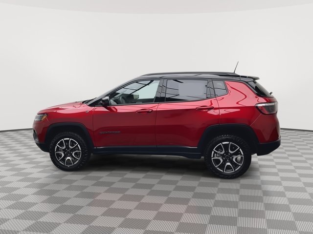 Used 2025 Red Hot Pearlcoat Jeep Trailhawk image 32
