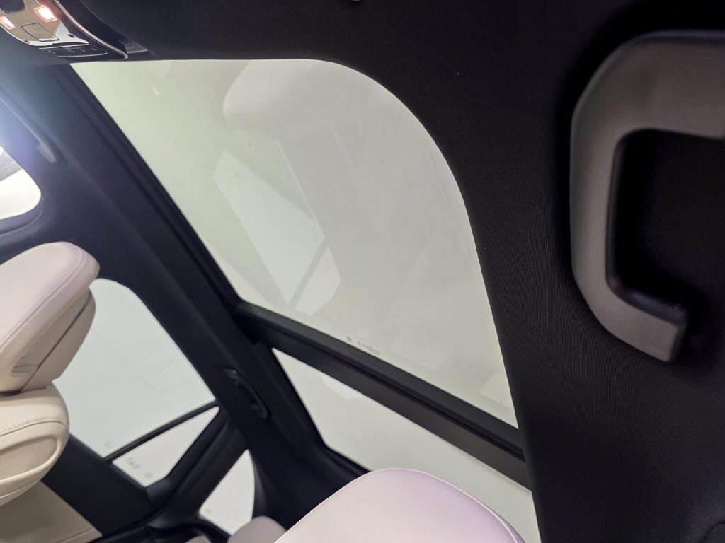 New 2027 Black Mercedes-Benz GLC 300 image 25