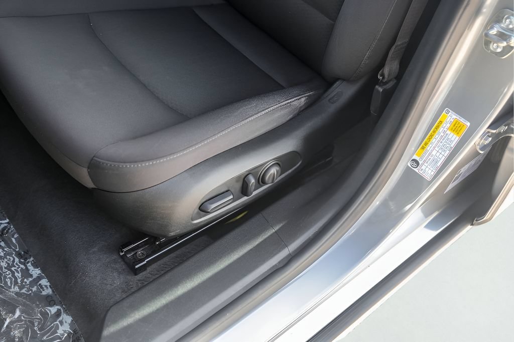 Used 2025 Sterling Gray Metallic Chevrolet 1LT image 11