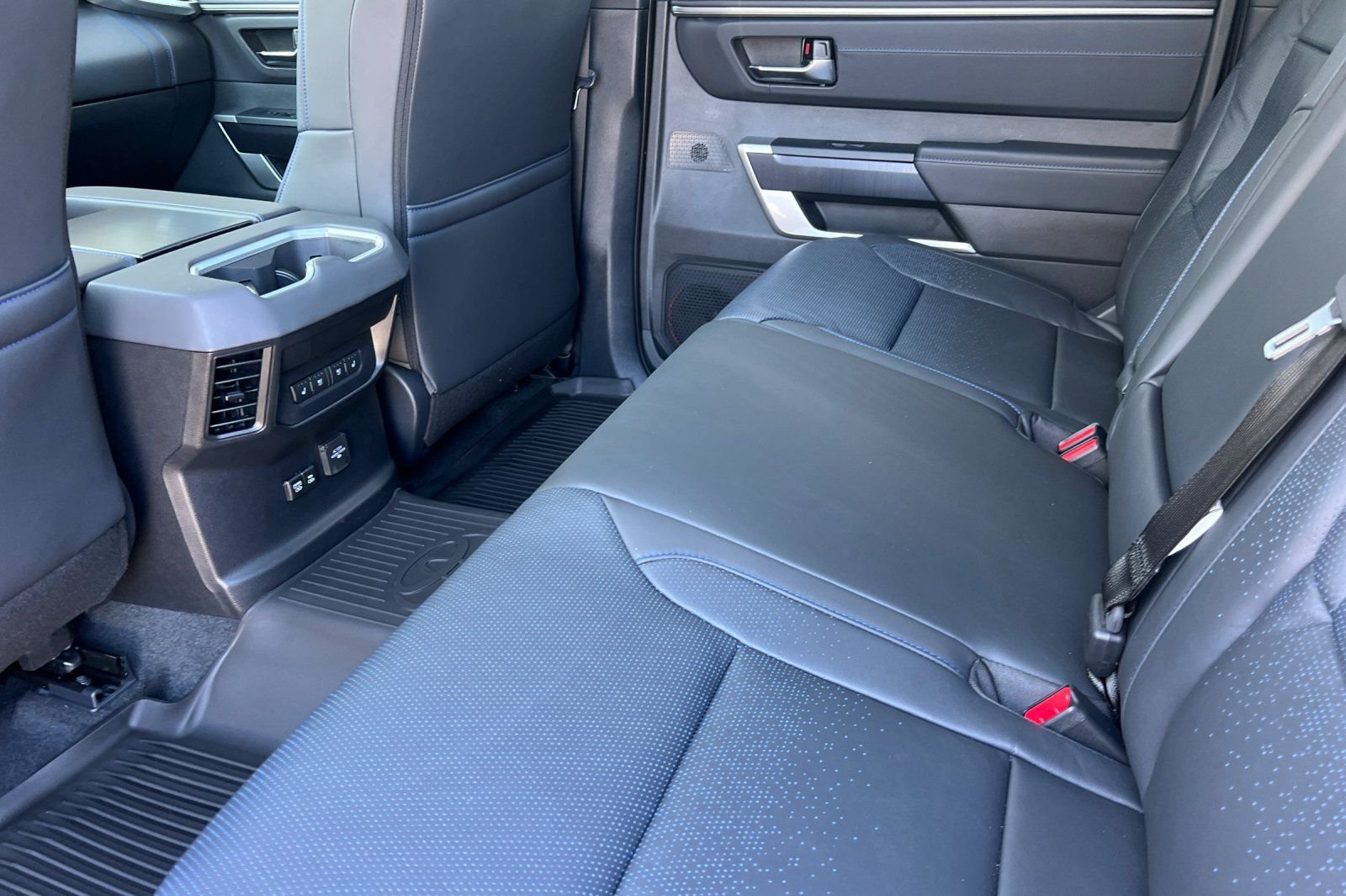 2025 Toyota Tundra Platinum - Photo 13