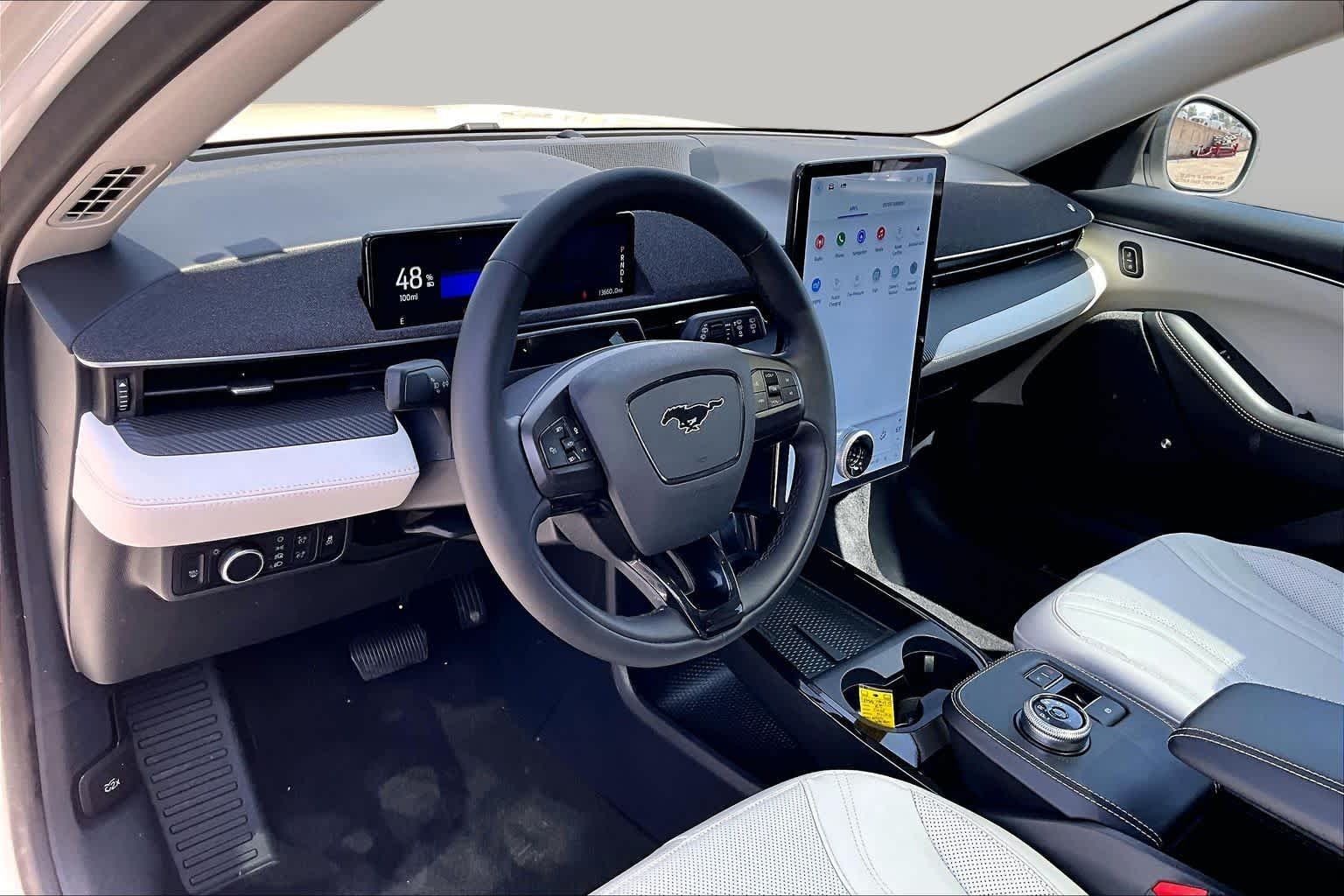 Used 2023 Star White Metallic Tri-Coat Ford Premium image 17
