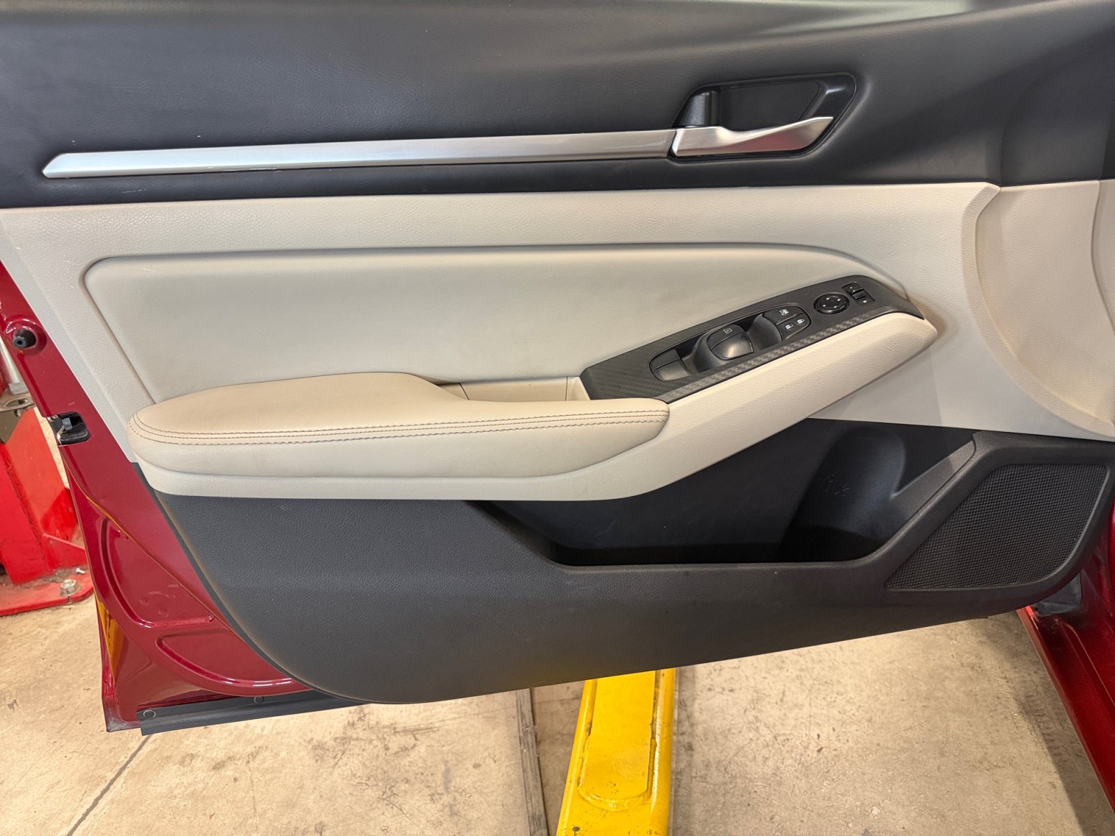 Used 2022 Scarlet Ember Tintcoat Nissan 2.5 SV image 26