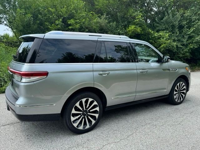 Used 2023 Radiance Metallic Lincoln Reserve image 5