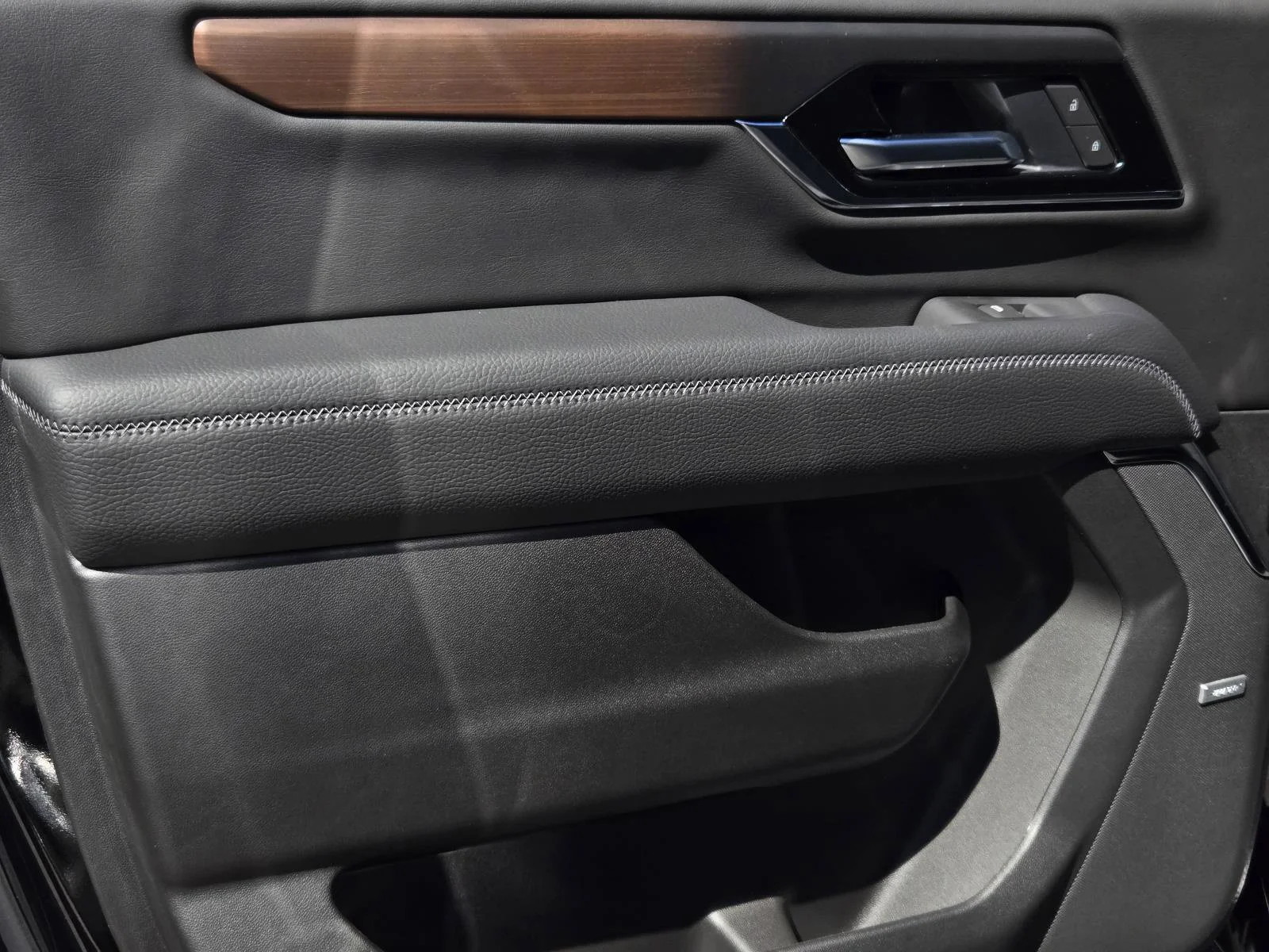 2026 GMC Yukon XL Denali - Photo 9