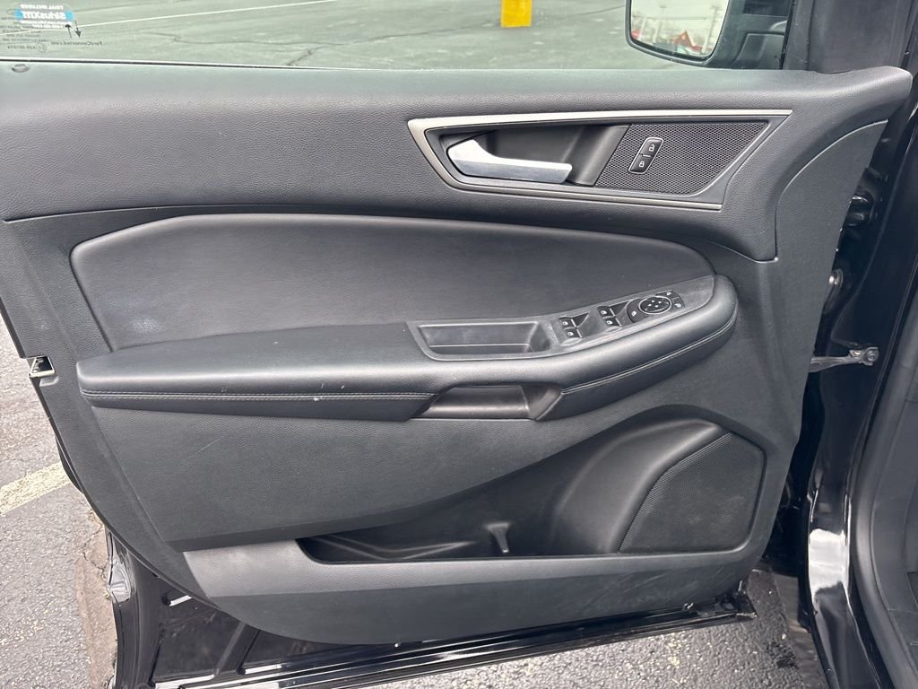 Used 2022 Black Ford SEL image 22