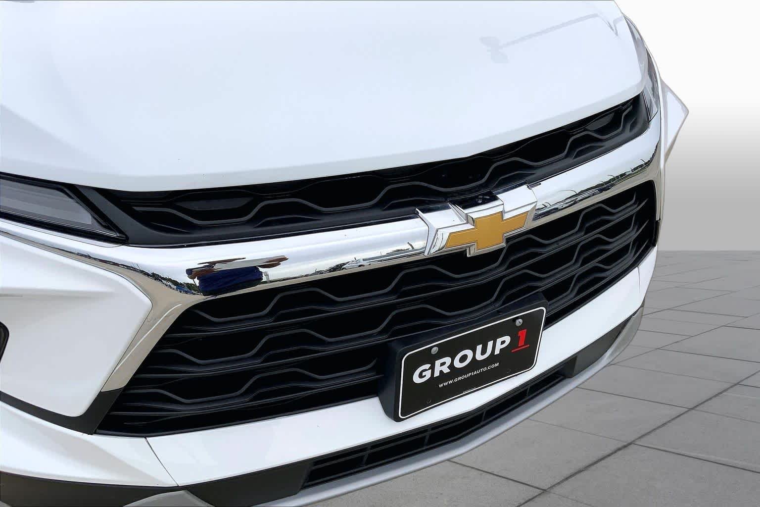 Used 2025 Summit White Chevrolet LT image 29