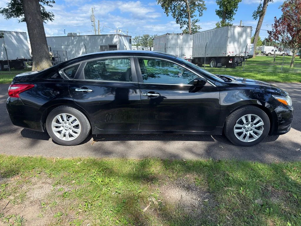 Used 2016 Black Nissan 2.5 S image 7