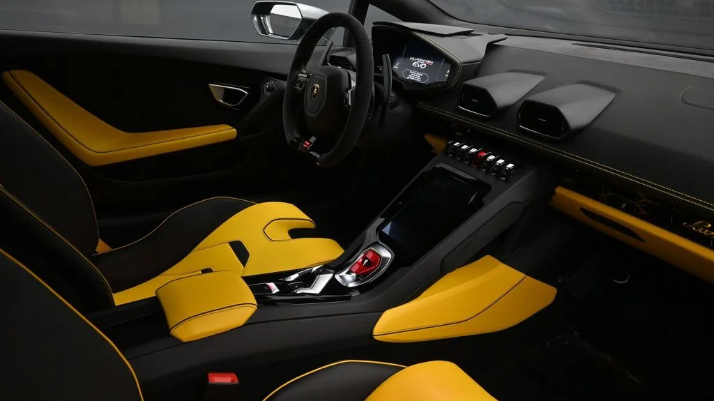 Used 2022  Lamborghini Base image 10