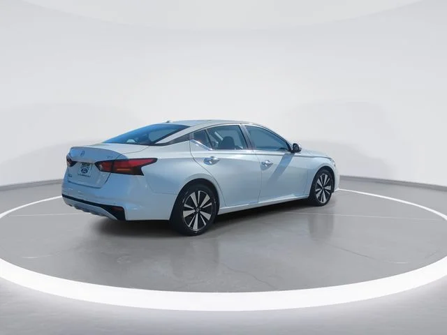 Used 2022 White Nissan 2.5 SV image 8