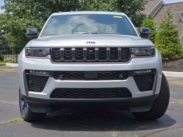 New 2026 Silver Zynith Exterior Paint Jeep 85th Anniversary Edition image 3