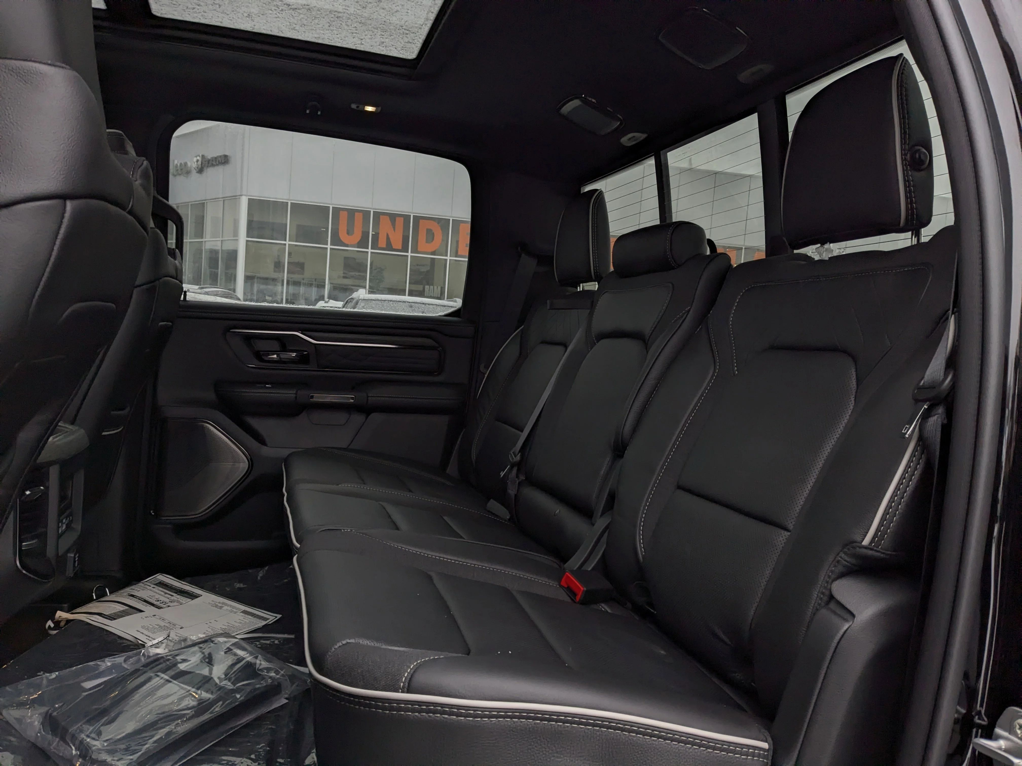 New 2026 Black RAM Limited - PANO SUNROOF - HEADS UP DISPLAY - RAMBOX CARGO & TONS MORE! image 31