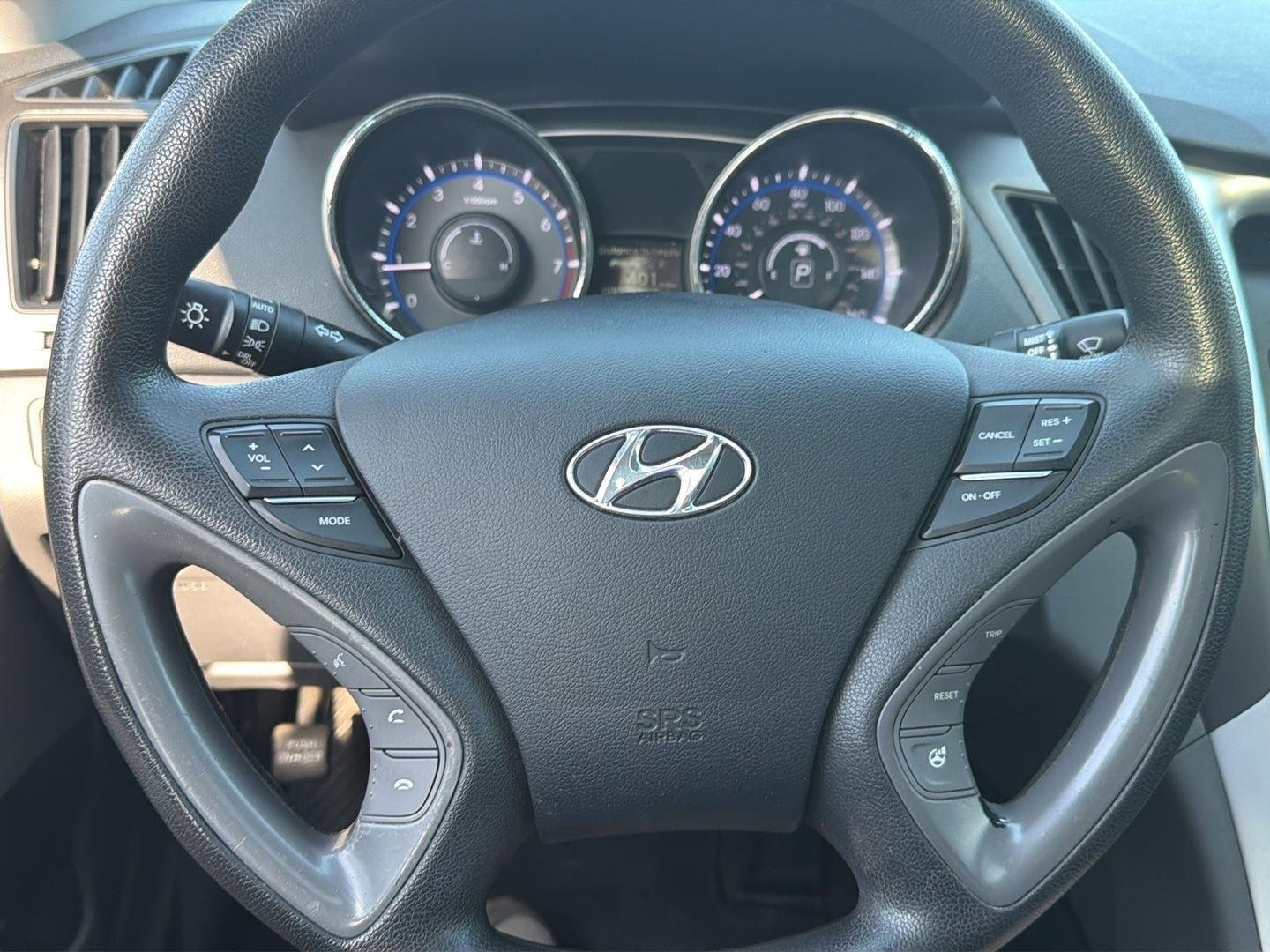 Used 2014 Pearl White Hyundai GLS image 14