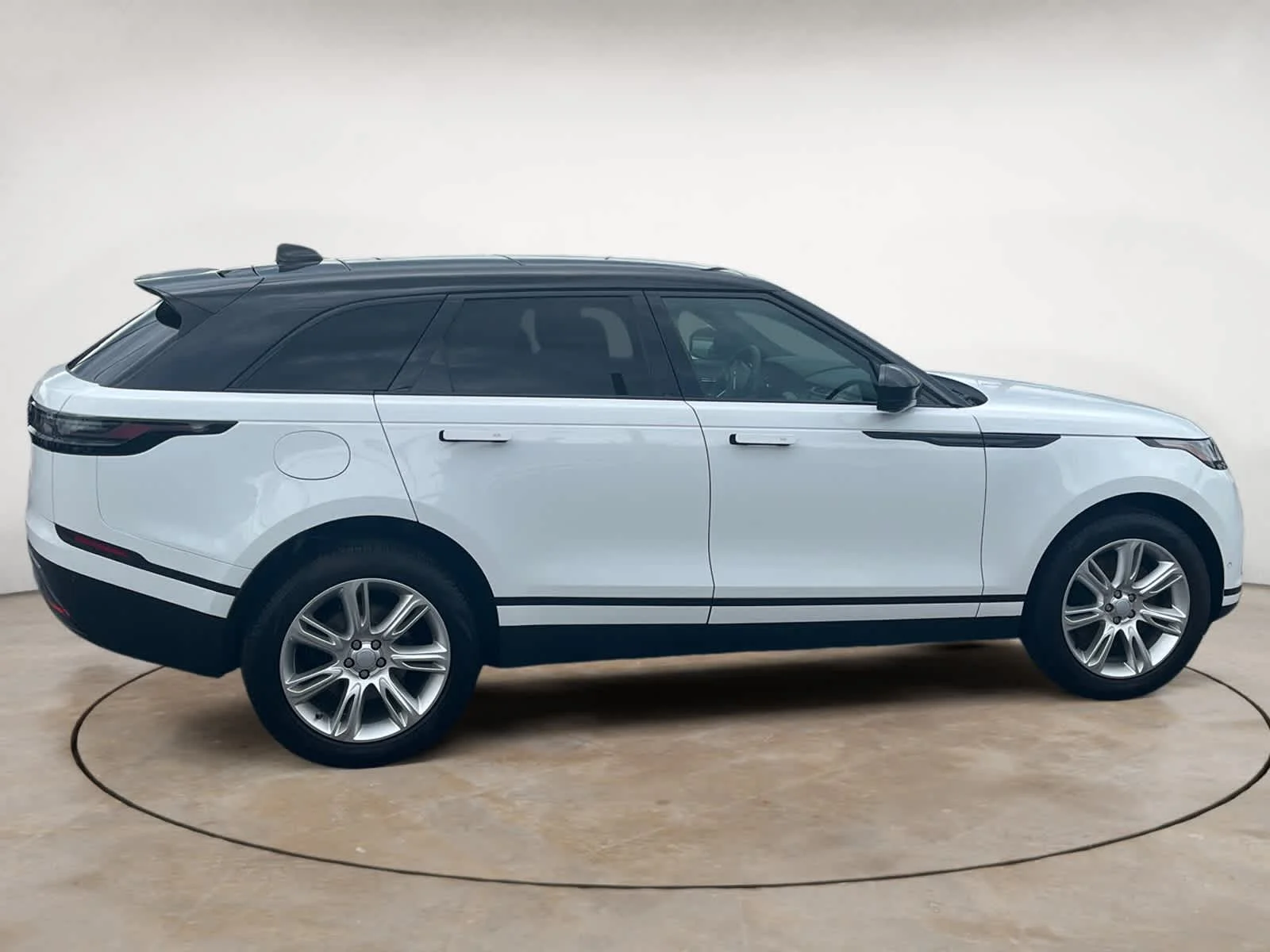 Used 2026 Fuji White Land Rover S image 6